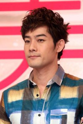 施易男