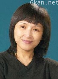 黄依群