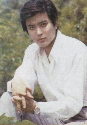 卢君