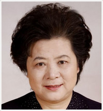 柏万青