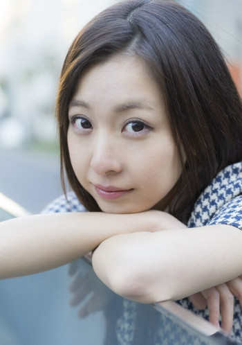 板野成美