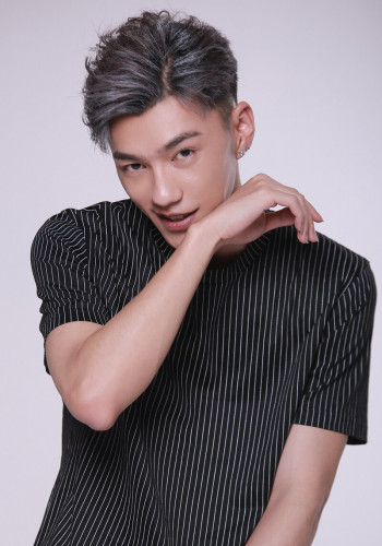 李岑奕