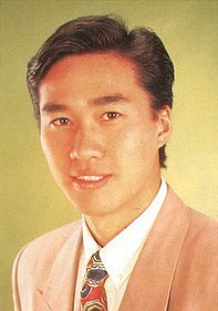 何英伟