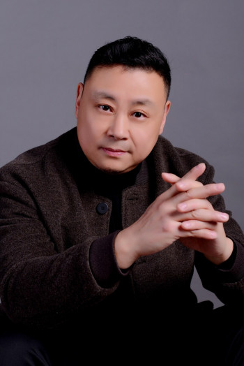 周岳龙