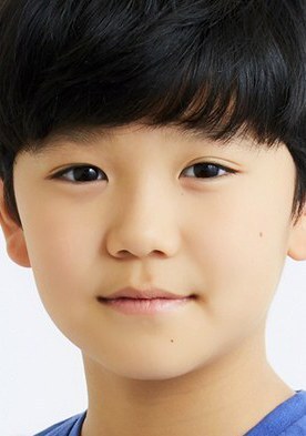 高村佳伟人