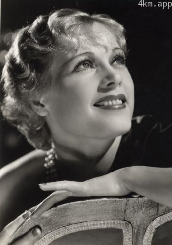 艾斯特·罗尔斯顿