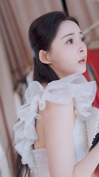 宋总,她才是你要找的颜小姐